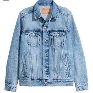 H&M denim jacket. Size 6.